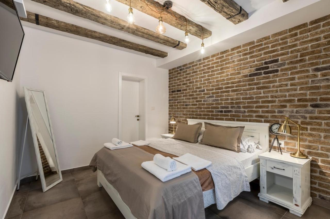 Studio Apartments Insula Spalato Esterno foto