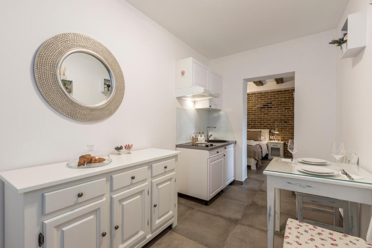 Studio Apartments Insula Spalato Esterno foto