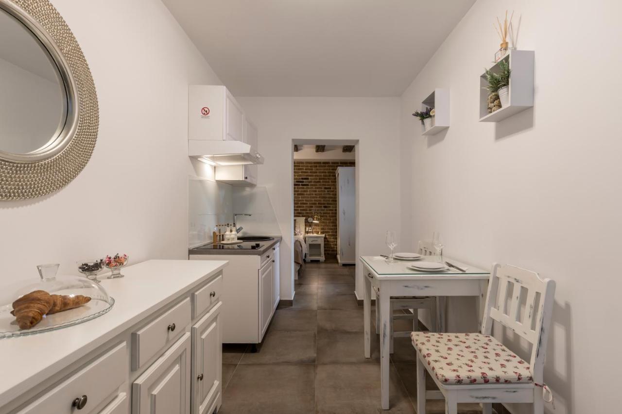 Studio Apartments Insula Spalato Esterno foto