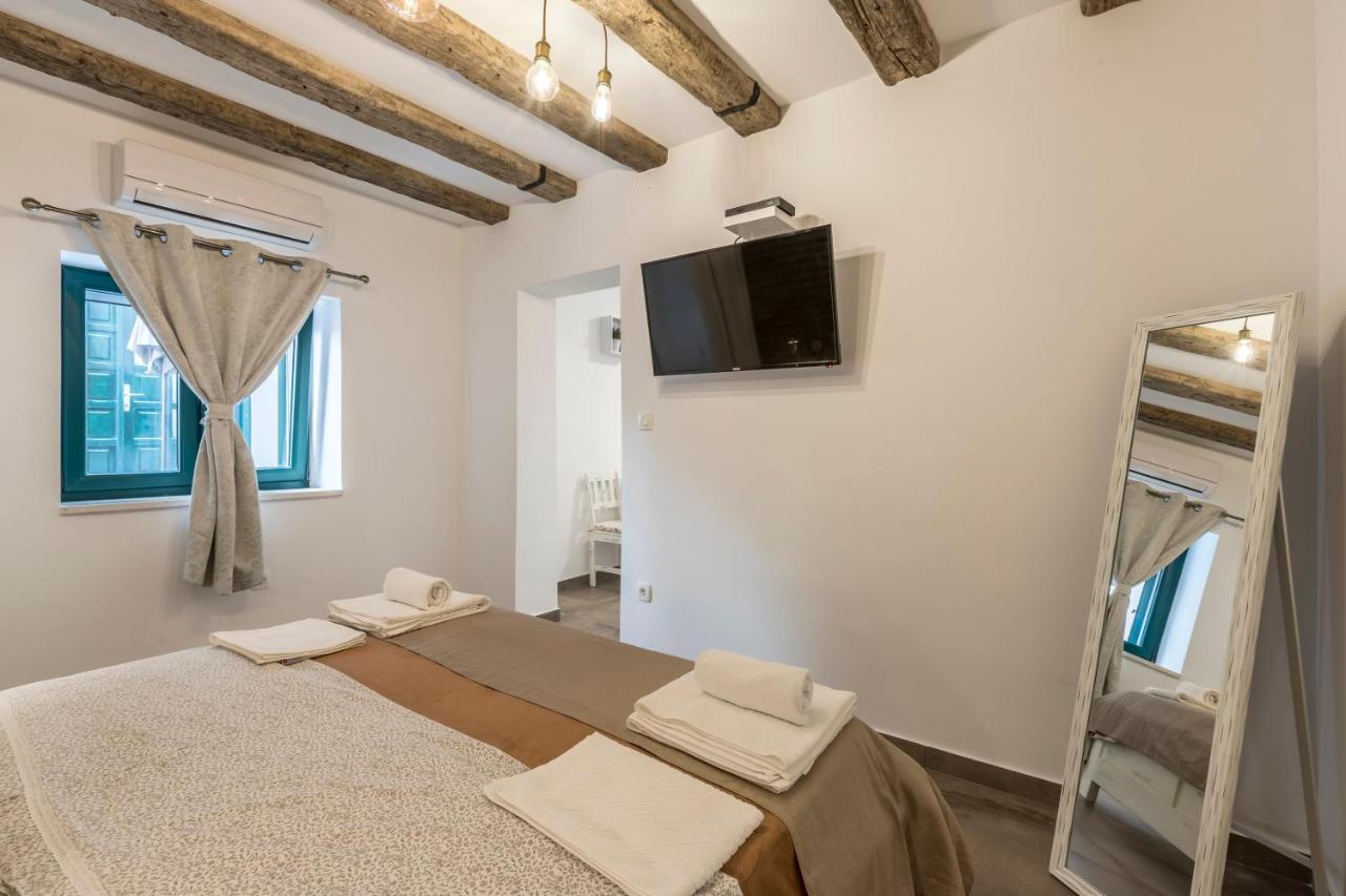 Studio Apartments Insula Spalato Esterno foto