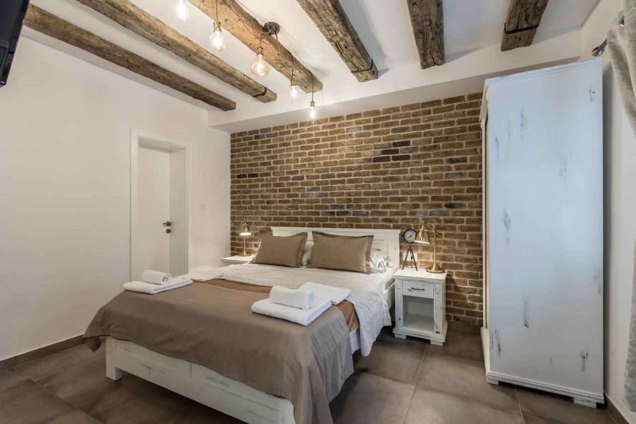 Studio Apartments Insula Spalato Esterno foto